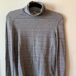 Lululemon Long Sleeve/Turtleneck Thermal